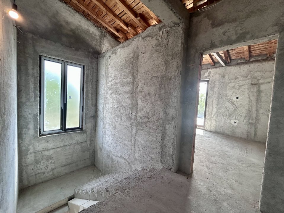 Casa spatioasa cu teren generos si deschidere la lac