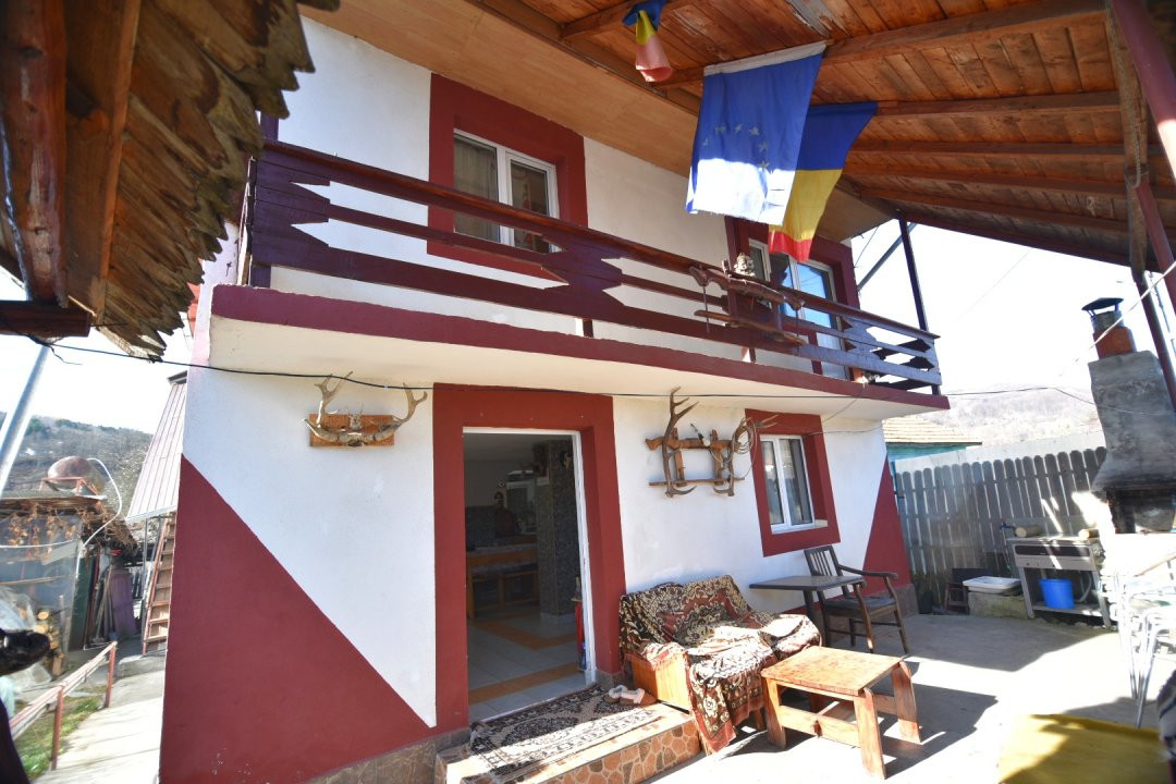 Pensiune 6 camere loc. Salatrucu. Pretabila investitie. Comision 0% ! 