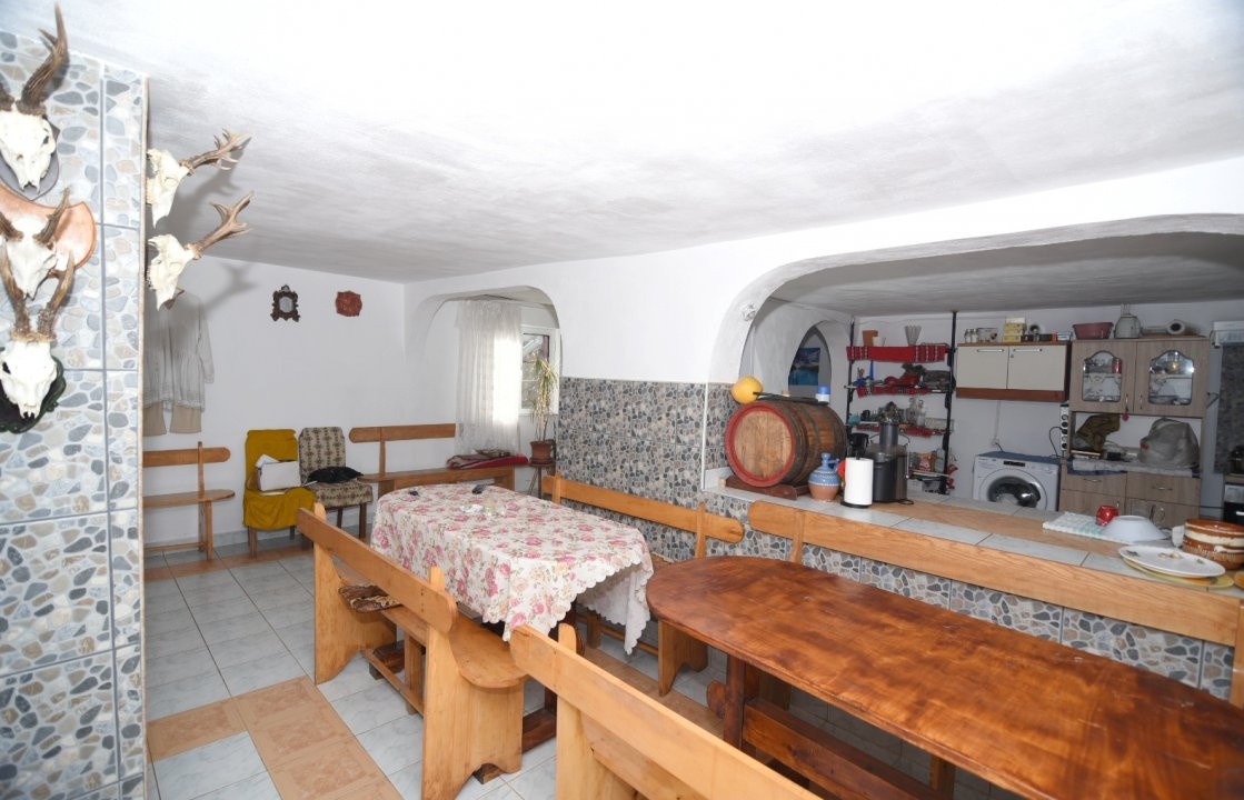 Pensiune 6 camere loc. Salatrucu. Pretabila investitie. Comision 0% ! 