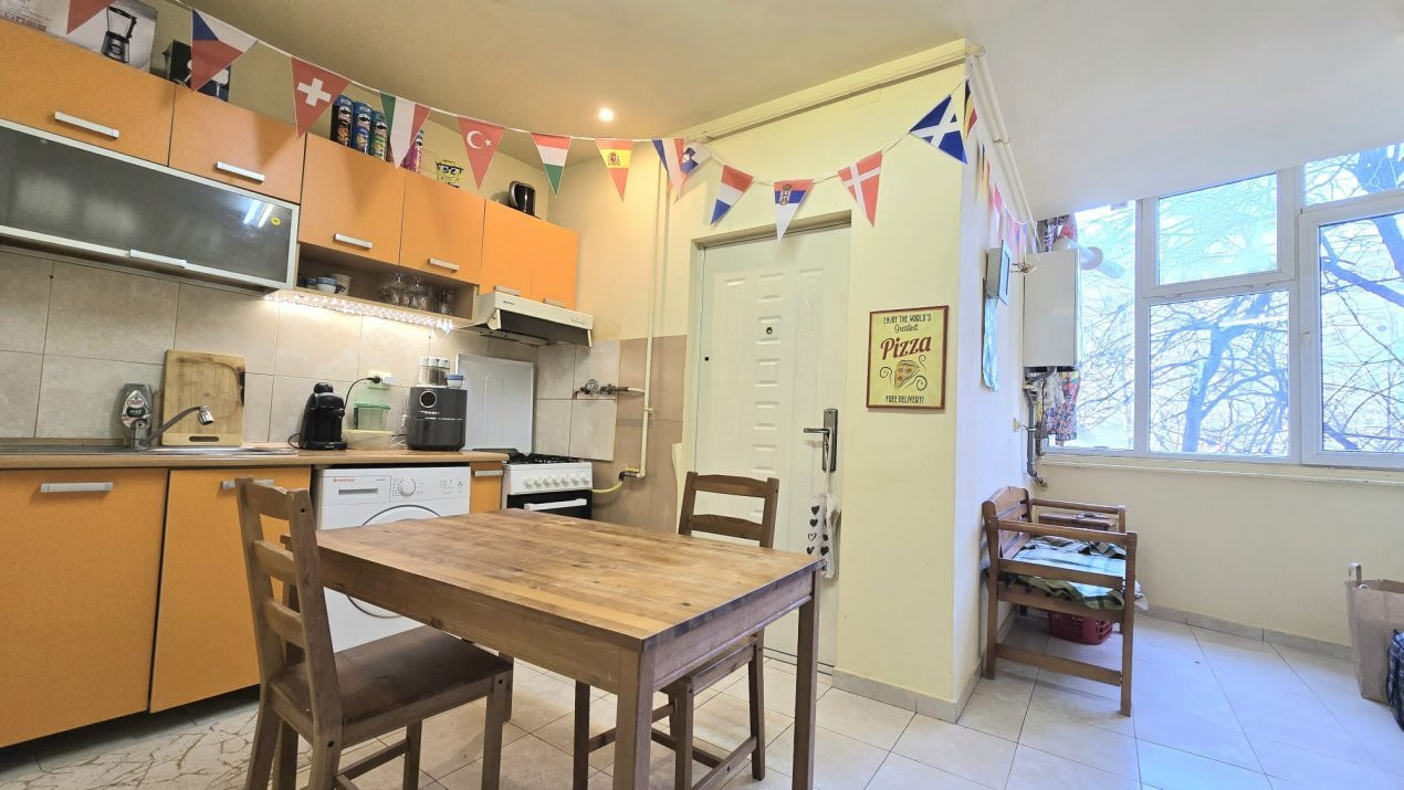 3 camere cu centrala, cladire interbelica 