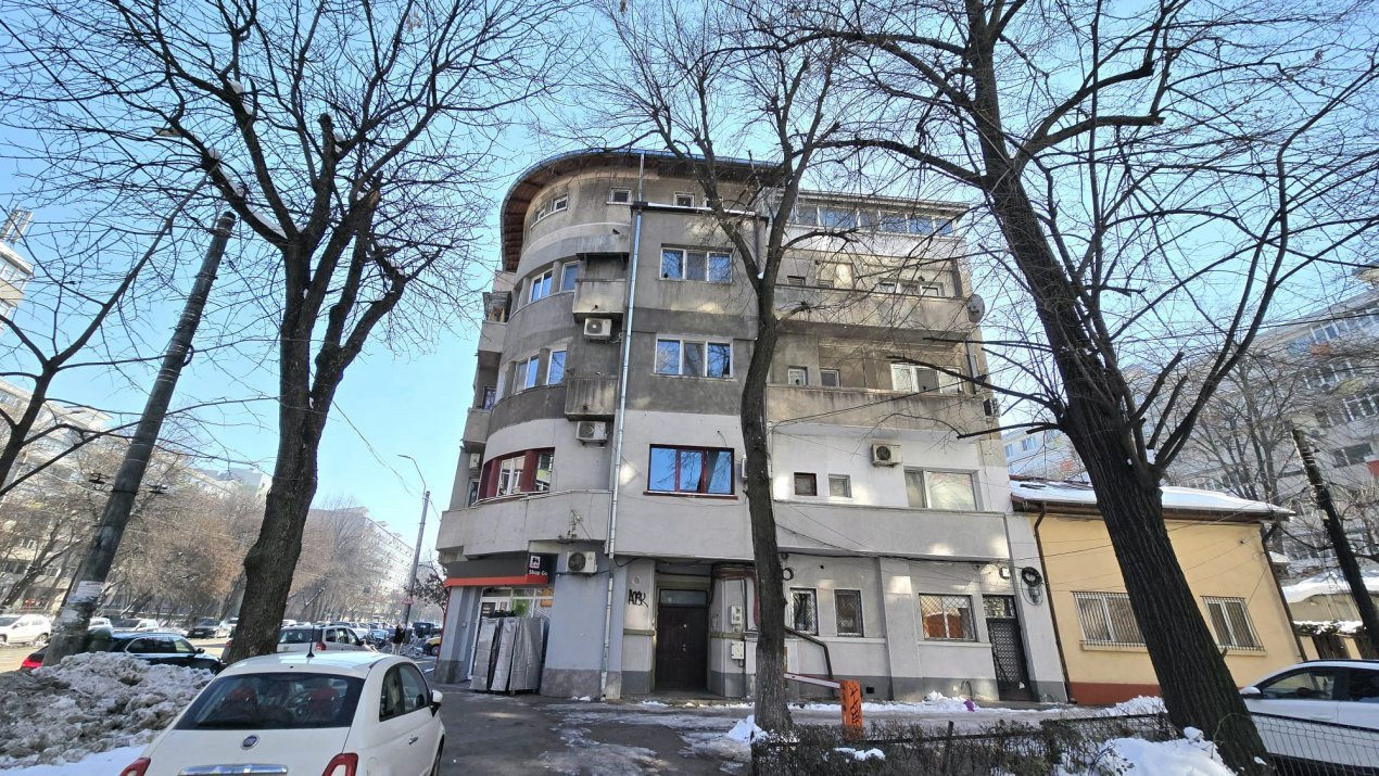 3 camere cu centrala, cladire interbelica 