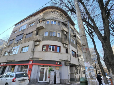 3 camere cu centrala, cladire interbelica 