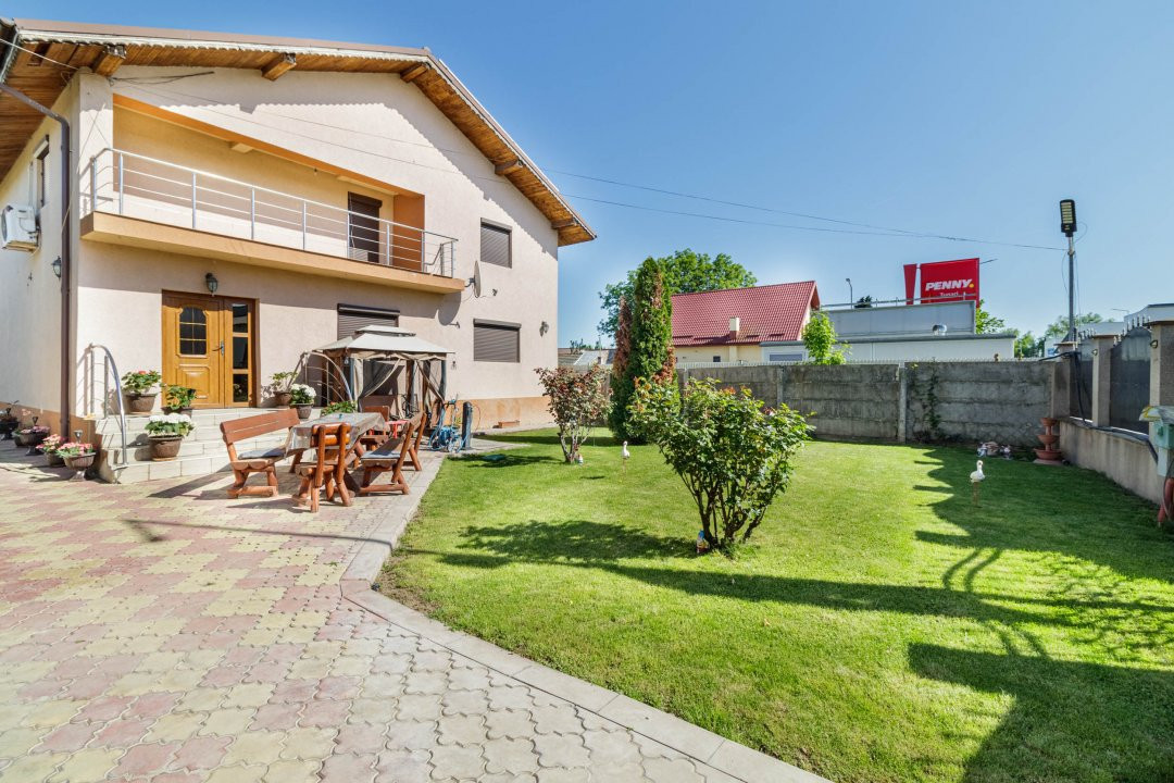Casa Tunari Central – curte mare, living generos, pozitie excelenta