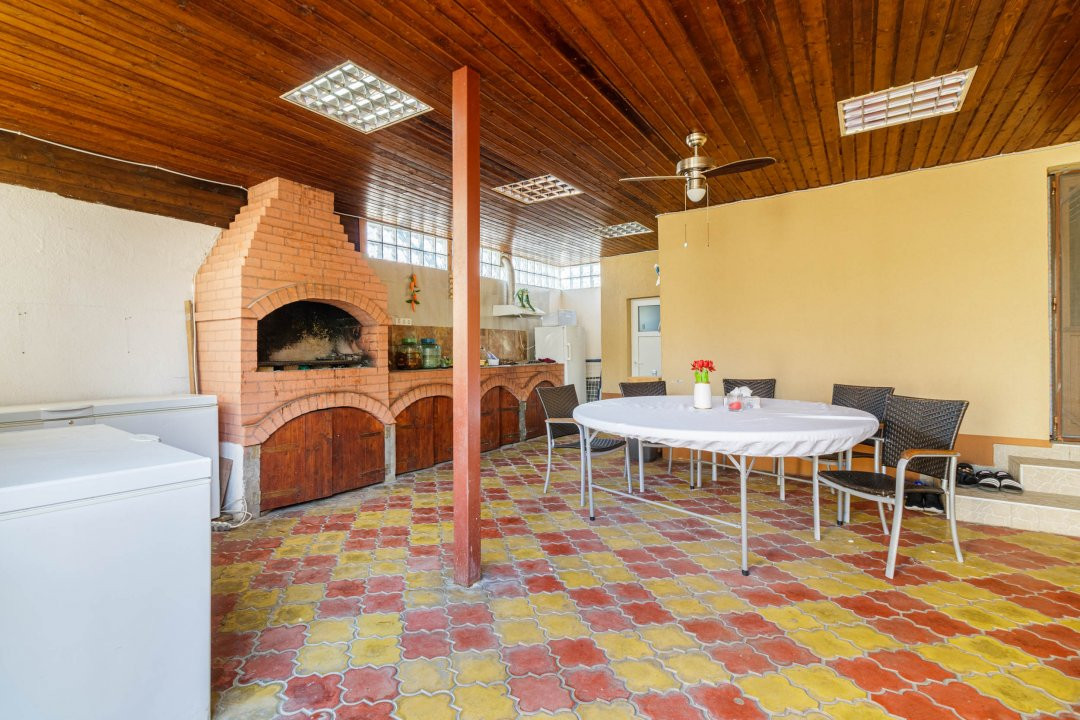 Casa Tunari Central – curte mare, living generos, pozitie excelenta