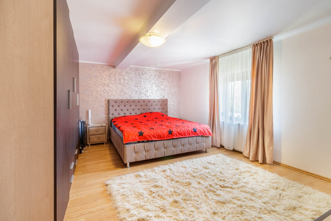 Casa Tunari Central – curte mare, living generos, pozitie excelenta