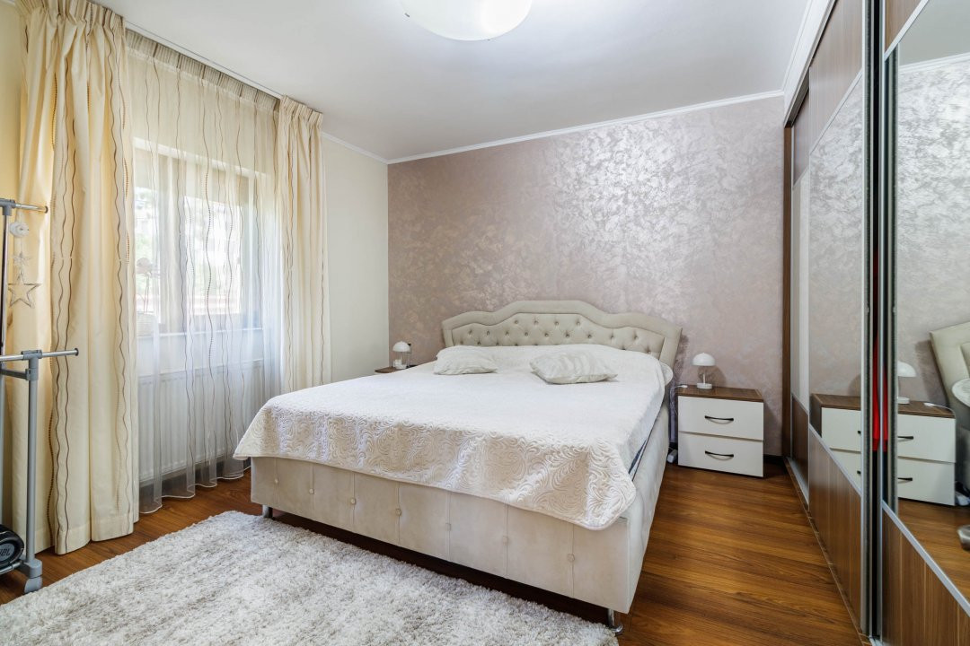 Casa Tunari Central – curte mare, living generos, pozitie excelenta