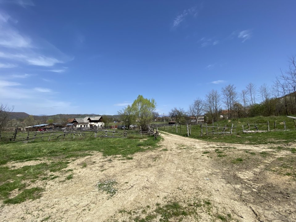 Teren 13.000 mp zona de deal - Aninoasa AG