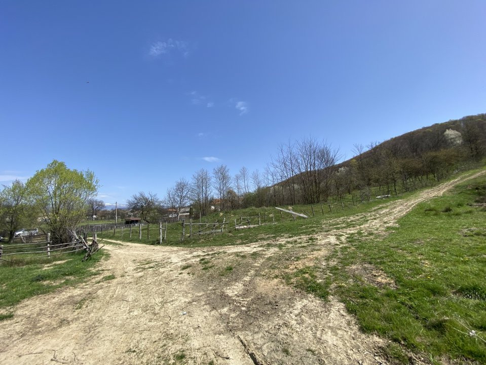 Teren 13.000 mp zona de deal - Aninoasa AG