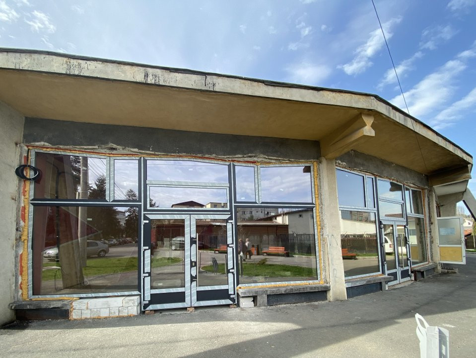 Spatiu comercial 96 mp – Complex Rotunda, Campulung, Arges 