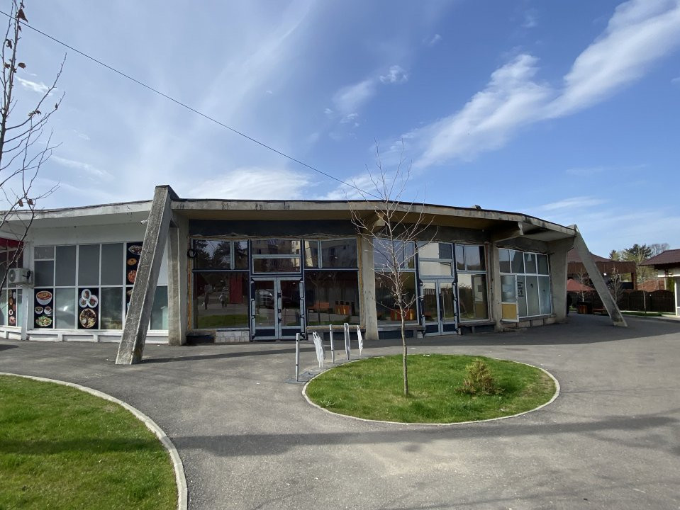 Spatiu comercial 96 mp – Complex Rotunda, Campulung, Arges 