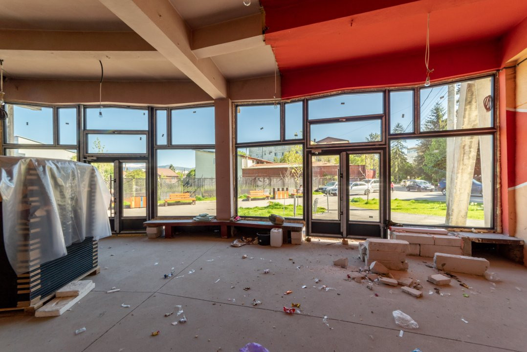 Spatiu comercial 96 mp – Complex Rotunda, Campulung, Arges 