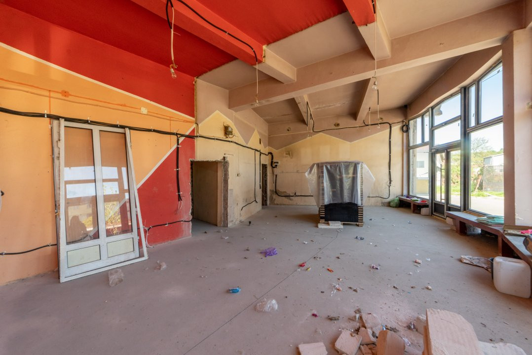 Spatiu comercial 96 mp – Complex Rotunda, Campulung, Arges 