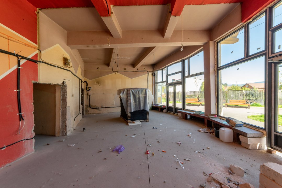 Spatiu comercial 96 mp – Complex Rotunda, Campulung, Arges 