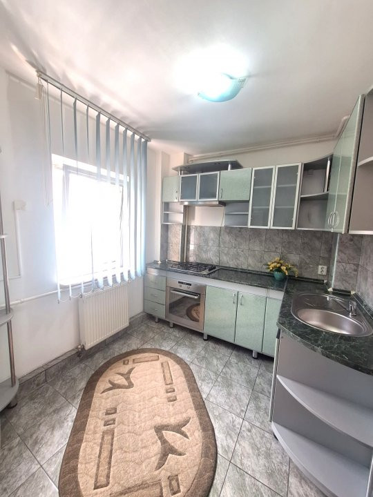 De INCHIRIAT- 2 camere decomandat! Pitesti-zona Gavana!