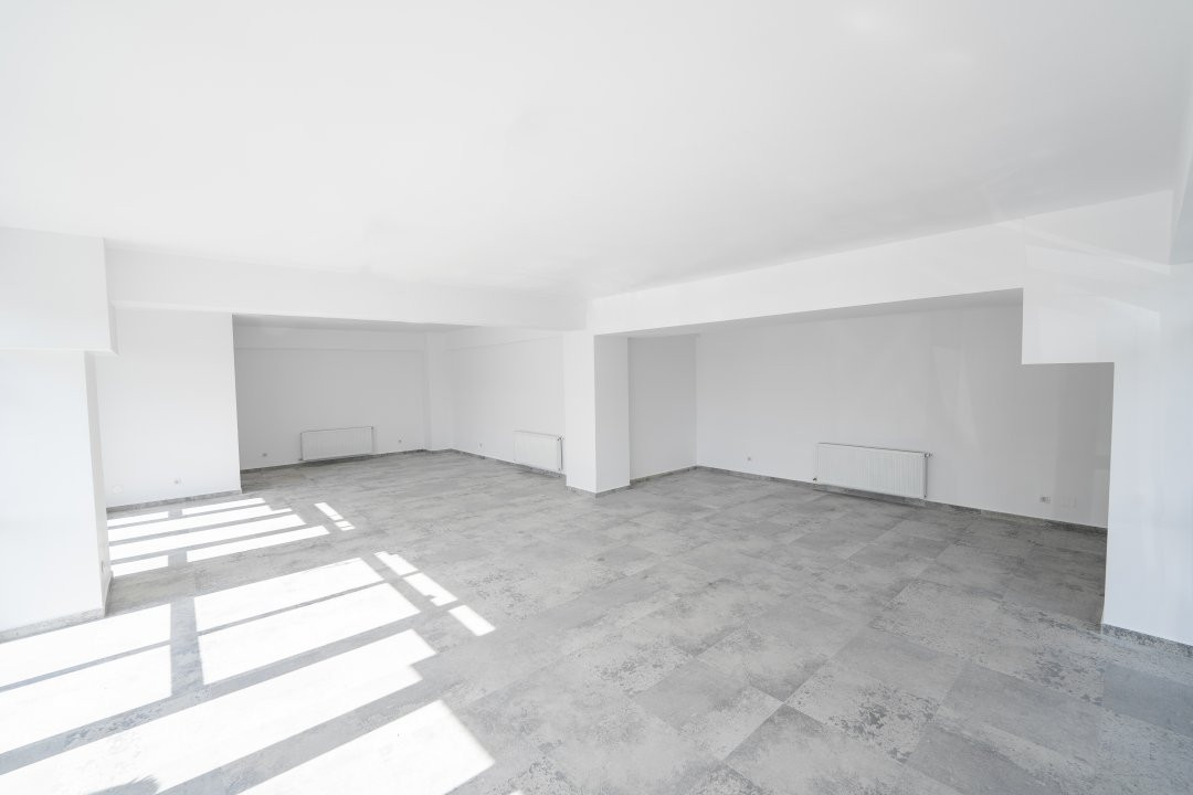 Spatiu comercial stradal, parter bloc nou - zona ultracirculata Petrom Gara