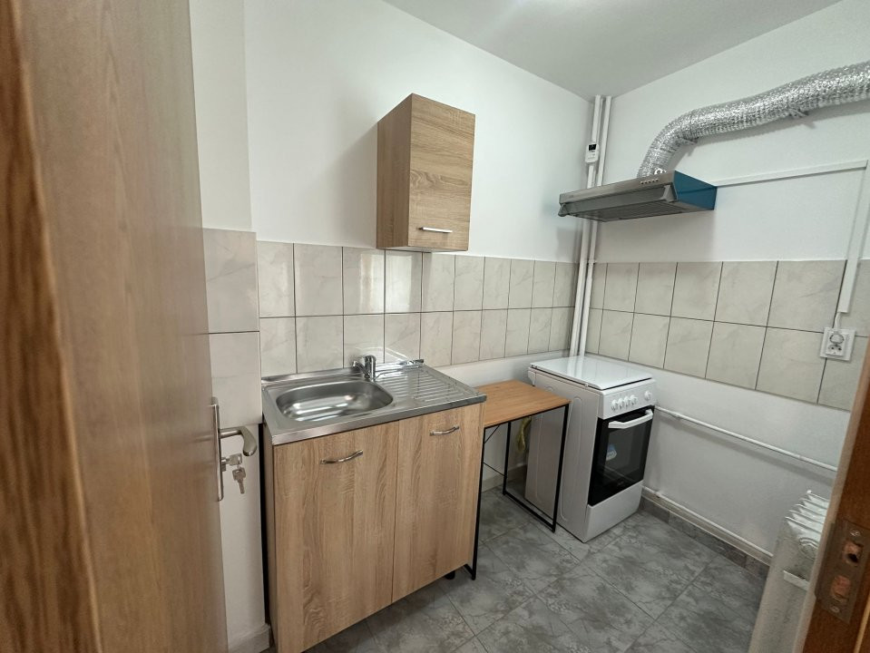  De inchiriat Garsoniera - disponibila doar pentru persoane juridice