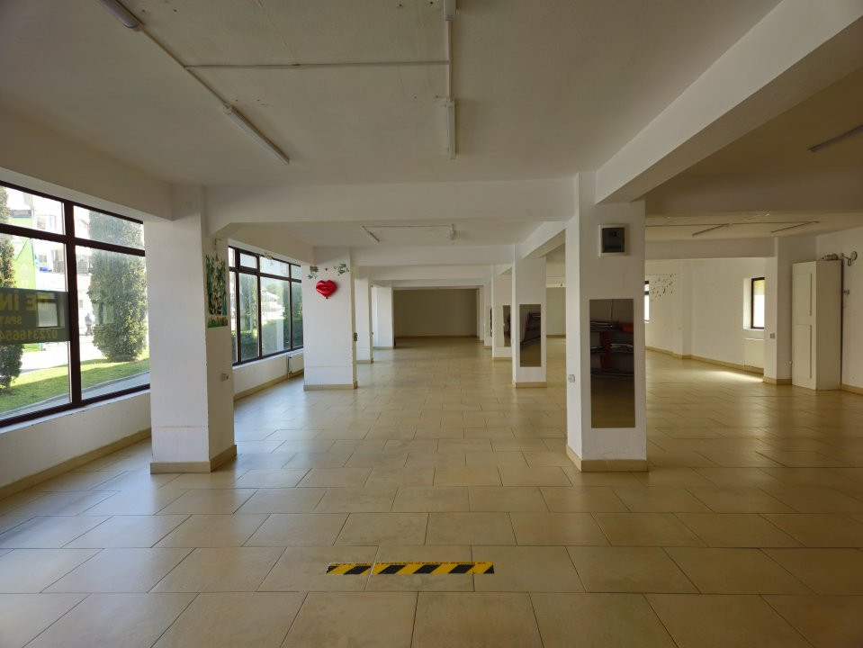 Spatiu stradal de inchiriat - 400 mp - Curtea de Arges
