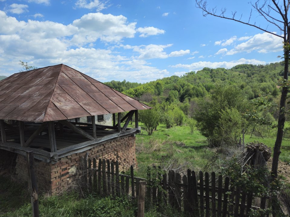 Teren 1200 mp + Casa - Comuna Arefu