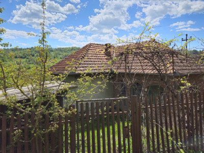 Casa + 1200 mp teren - Comuna Arefu - priveliste superba