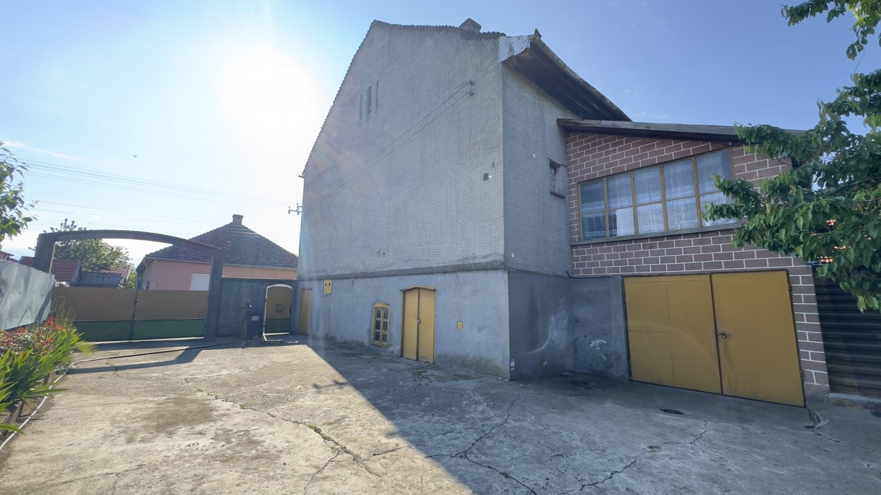 Casă 4 camere, Teren 3.862 mp Str. Traian Nr.99 - Carei - Comision 0% cumpărător