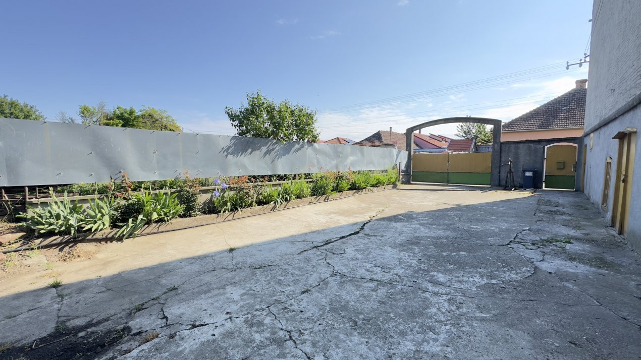 Casă 4 camere, Teren 3.862 mp Str. Traian Nr.99 - Carei - Comision 0% cumpărător