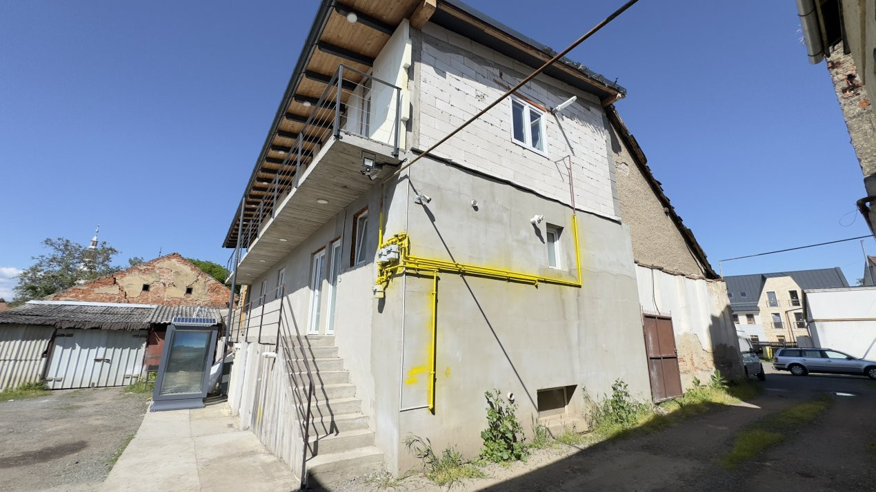 Clădire cu 2 Spații Comerciale S+P+1-Ultracentral Carei-Str.1 Dec. 1918  