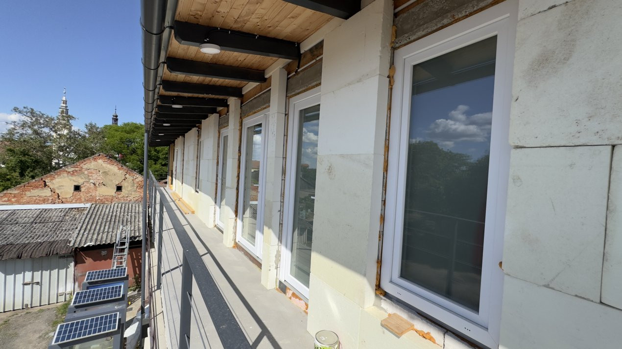 Clădire cu 2 Spații Comerciale S+P+1-Ultracentral Carei-Str.1 Dec. 1918  