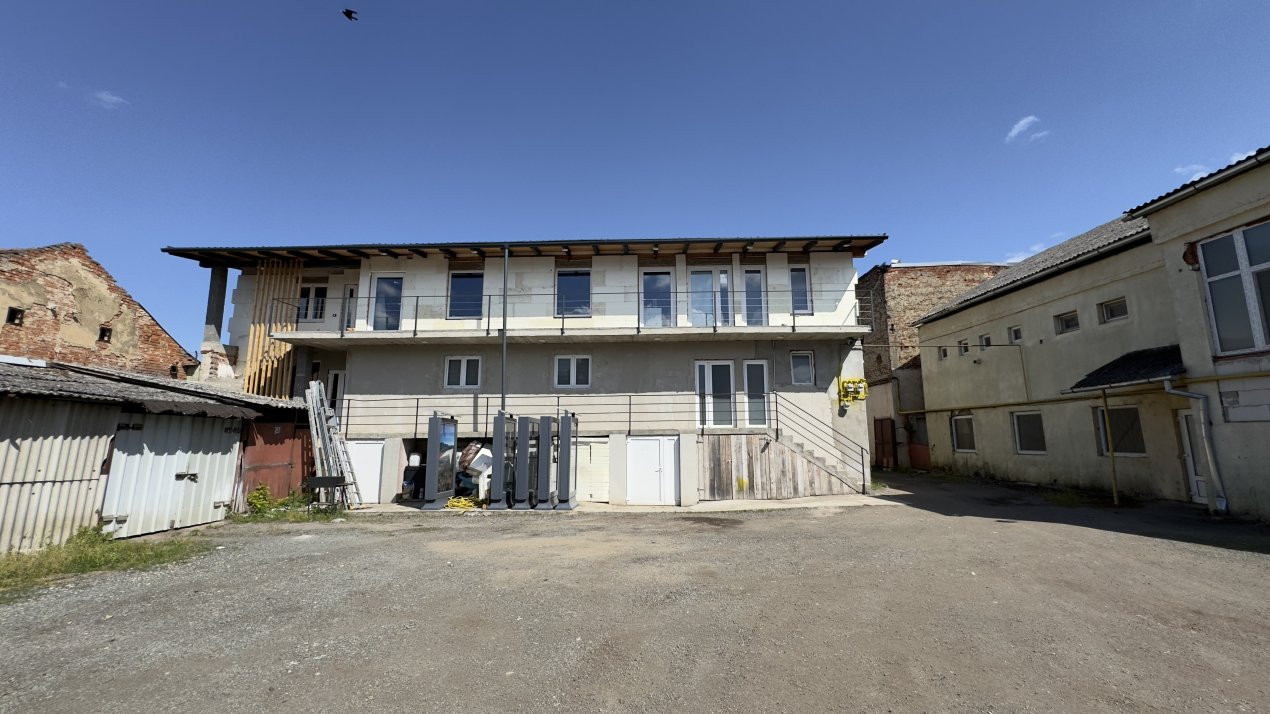 Clădire cu 2 Spații Comerciale S+P+1-Ultracentral Carei-Str.1 Dec. 1918  