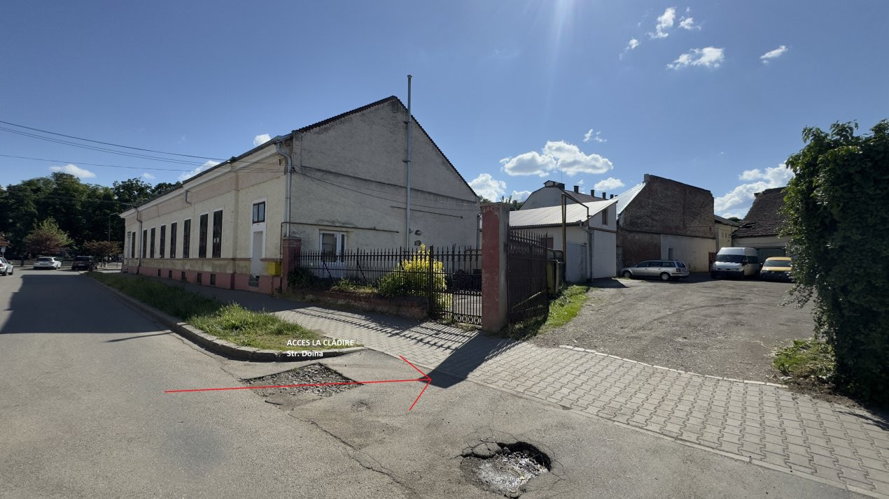 Clădire cu 2 Spații Comerciale S+P+1-Ultracentral Carei-Str.1 Dec. 1918  