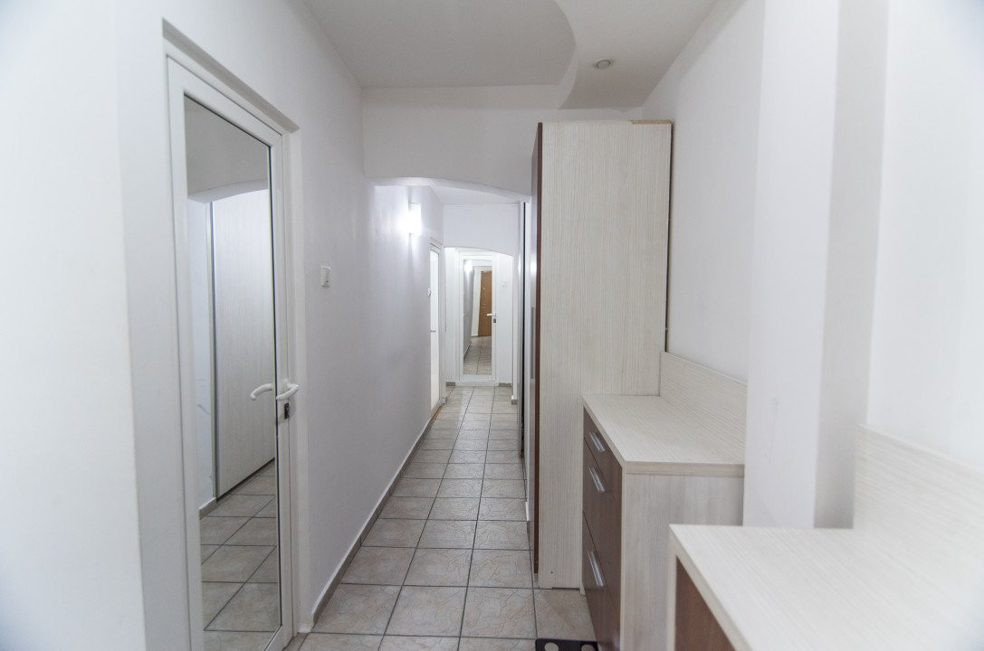 Apartament 3 camere decomandat Gavana - zona excelenta