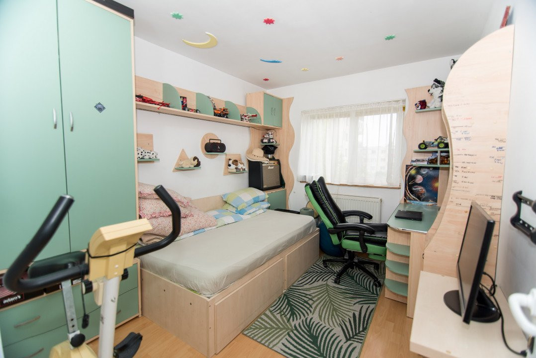 Apartament 3 camere decomandat Gavana - zona excelenta