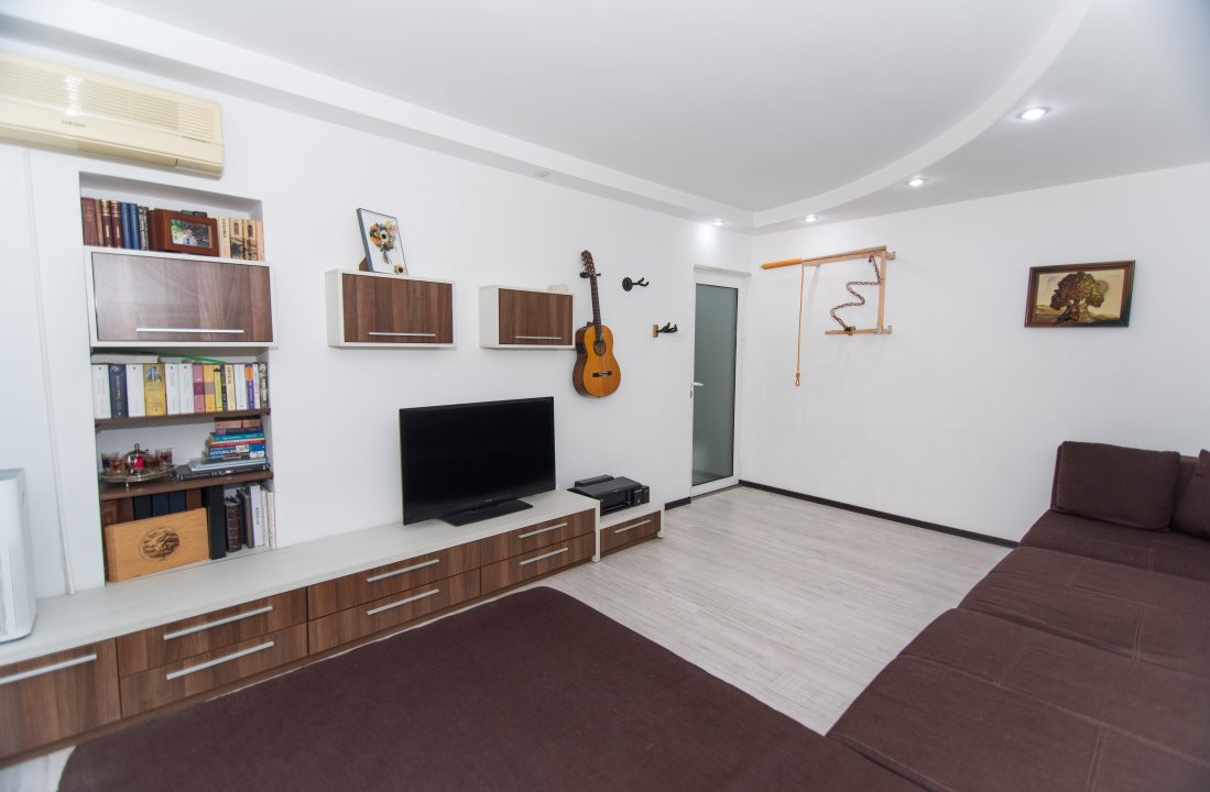 Apartament 3 camere decomandat, etaj 3, cartier Gavana, Pitesti