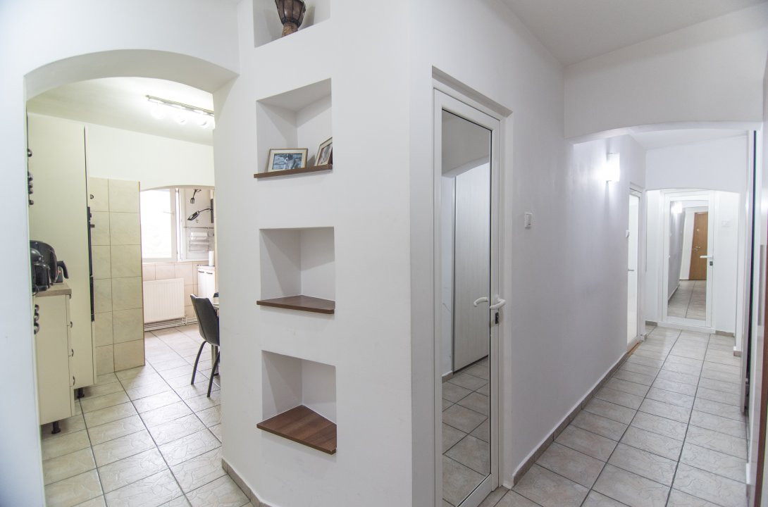 Apartament 3 camere decomandat, etaj 3, cartier Gavana, Pitesti