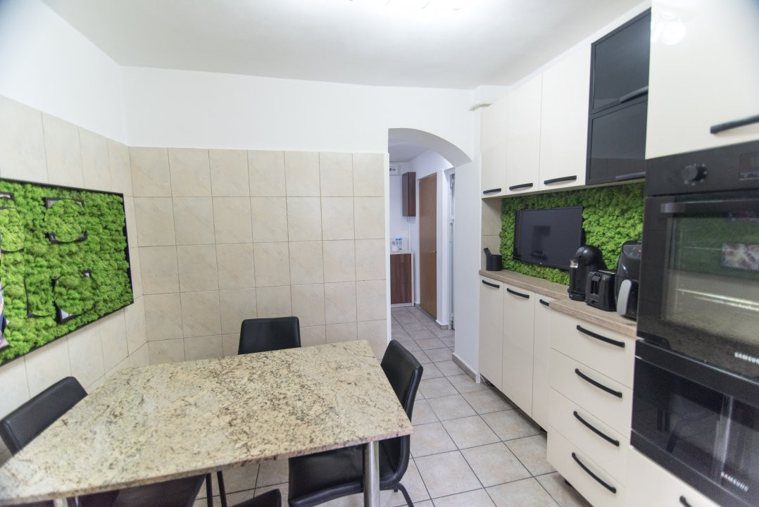 Apartament 3 camere decomandat, etaj 3, cartier Gavana, Pitesti