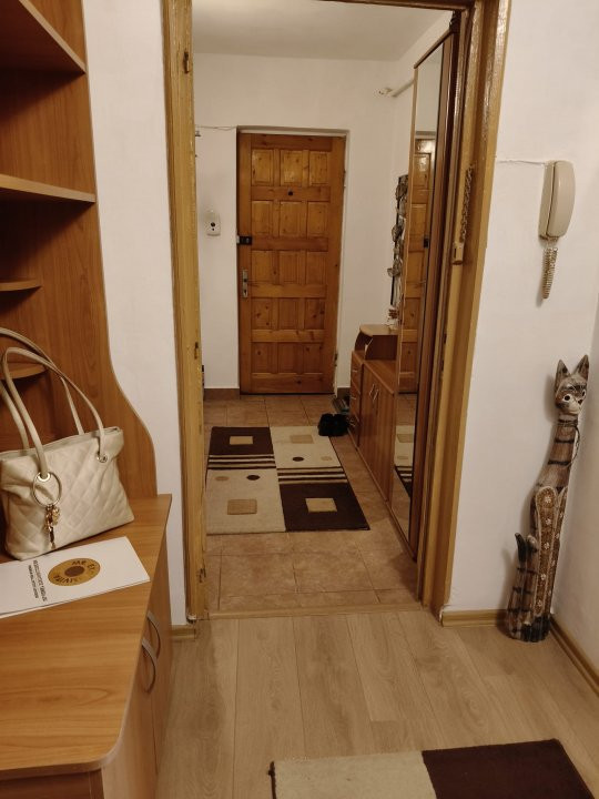 Apartament 3 camere ultracentral cu vedere la Coloana Infinitului