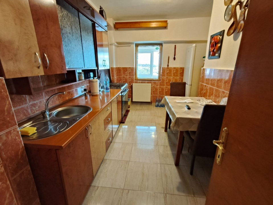 Apartament 3 camere ultracentral cu vedere la Coloana Infinitului
