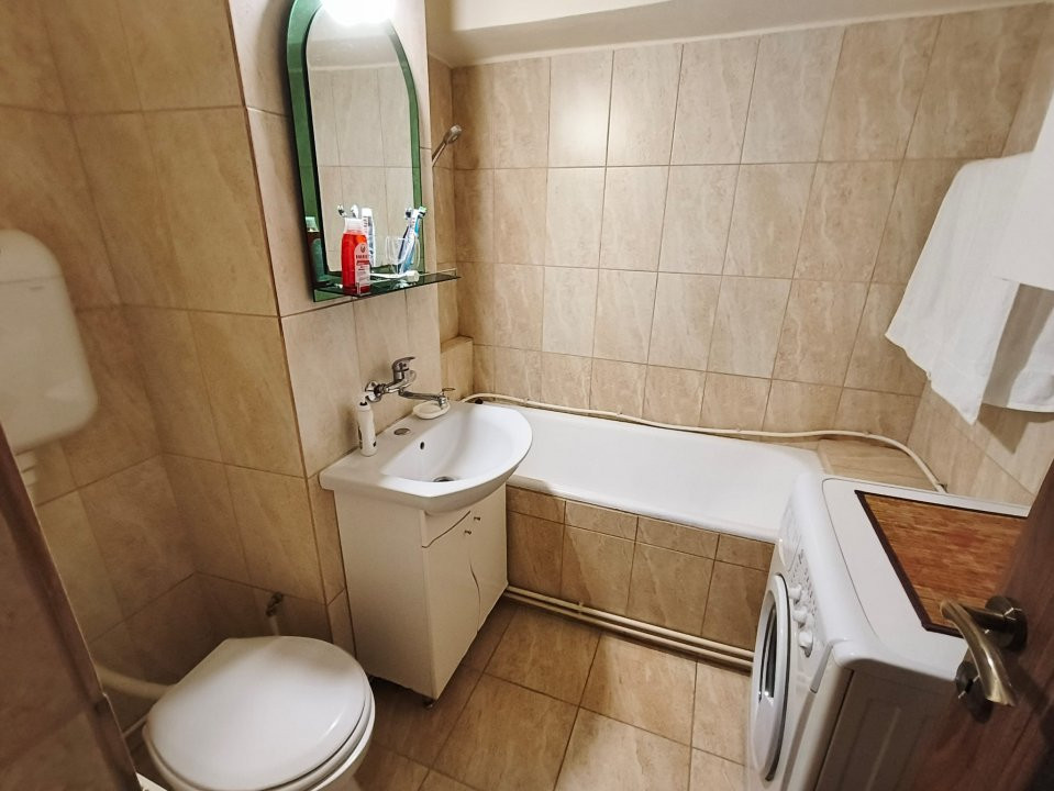 Apartament 3 camere ultracentral cu vedere la Coloana Infinitului