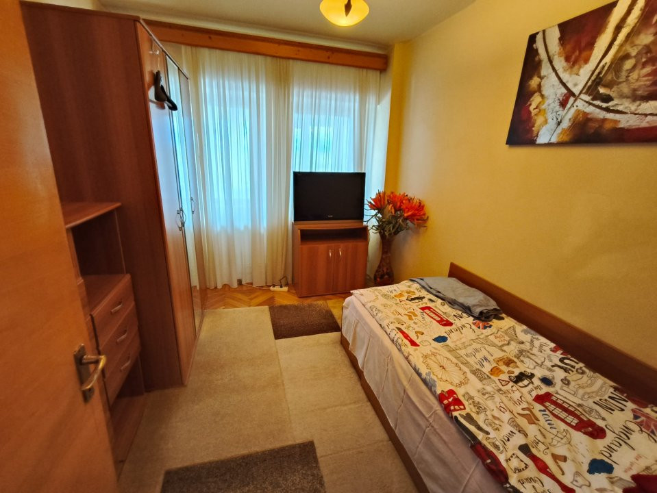 Apartament 3 camere ultracentral cu vedere la Coloana Infinitului