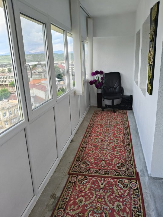 Apartament 3 camere ultracentral cu vedere la Coloana Infinitului