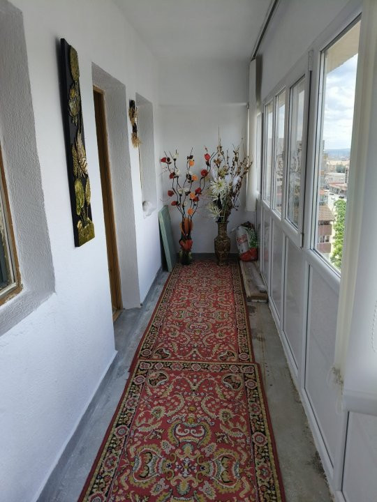 Apartament 3 camere ultracentral cu vedere la Coloana Infinitului