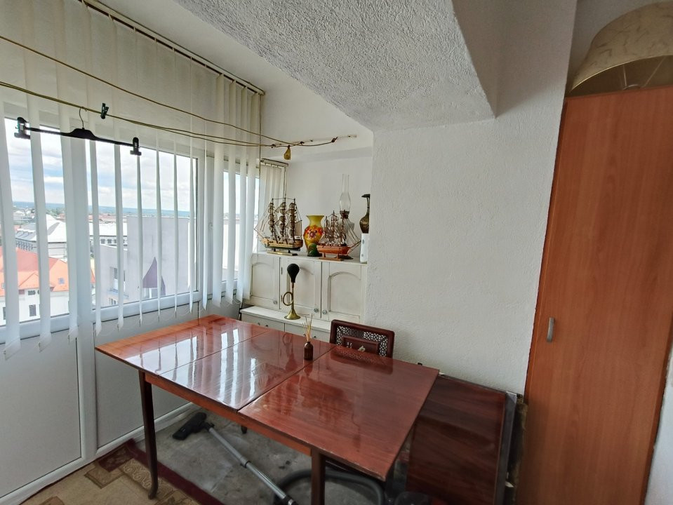 Apartament 3 camere ultracentral cu vedere la Coloana Infinitului