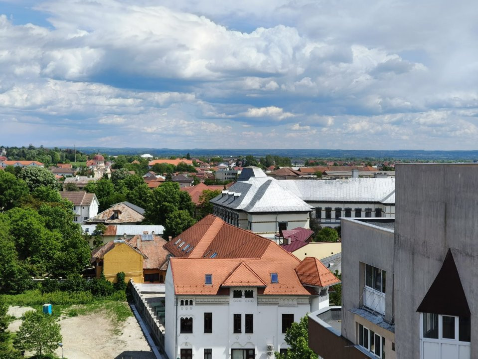 Apartament 3 camere ultracentral cu vedere la Coloana Infinitului