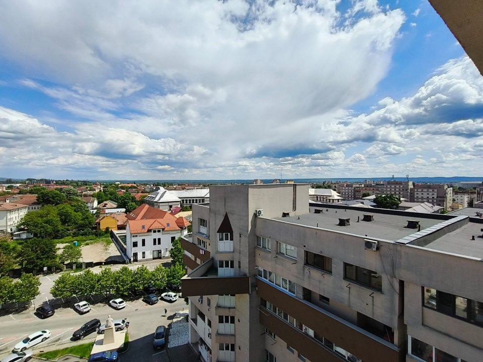 Apartament 3 camere ultracentral cu vedere la Coloana Infinitului