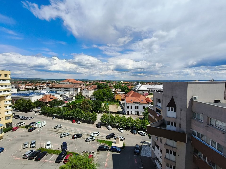 Apartament 3 camere ultracentral cu vedere la Coloana Infinitului