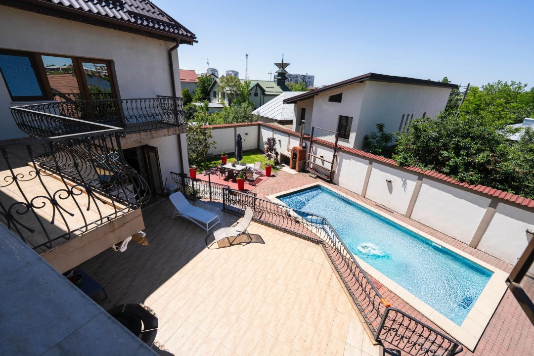 Casa 8 camere, 326 mp utili, teren 835 mp – cartier Rovine-Lapus Arges
