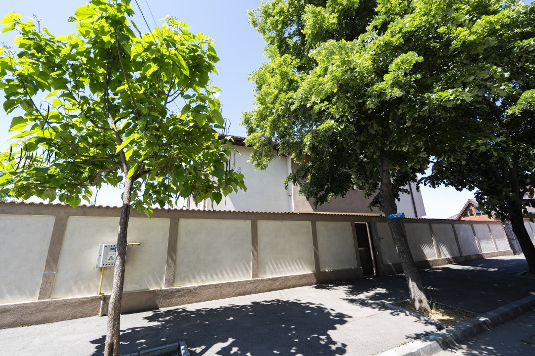 Casa 8 camere, 326 mp utili, teren 835 mp – cartier Rovine-Lapus Arges