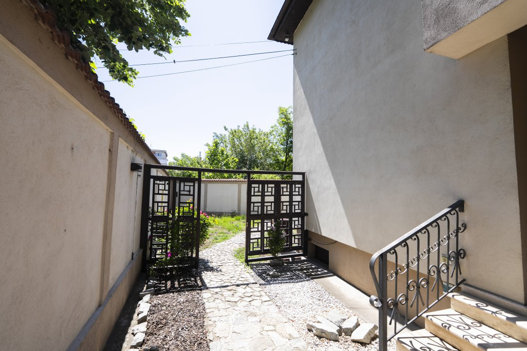 Casa 8 camere, 326 mp utili, teren 835 mp – cartier Rovine-Lapus Arges