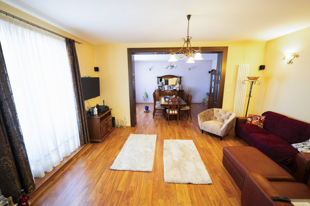 Casa 8 camere, 326 mp utili, teren 835 mp – cartier Rovine-Lapus Arges