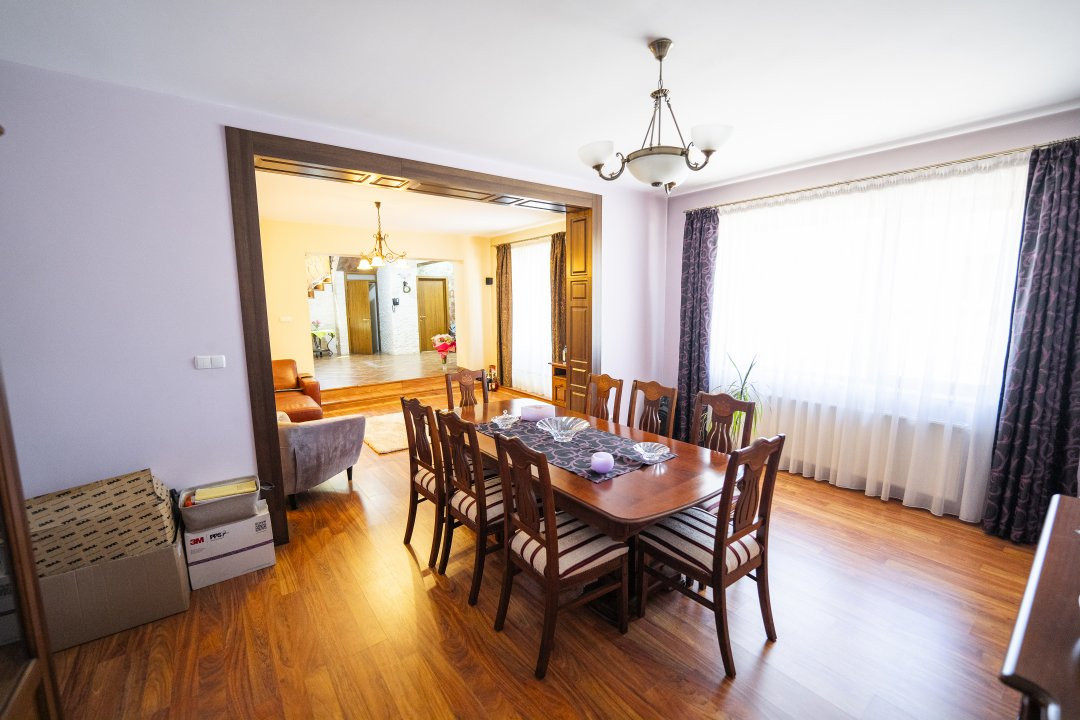 Casa 8 camere, 326 mp utili, teren 835 mp – cartier Rovine-Lapus Arges