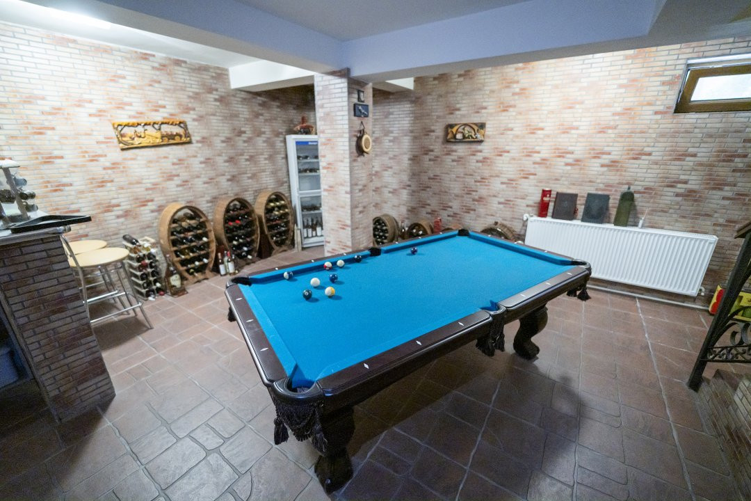 Casa 8 camere, 326 mp utili, teren 835 mp – cartier Rovine-Lapus Arges